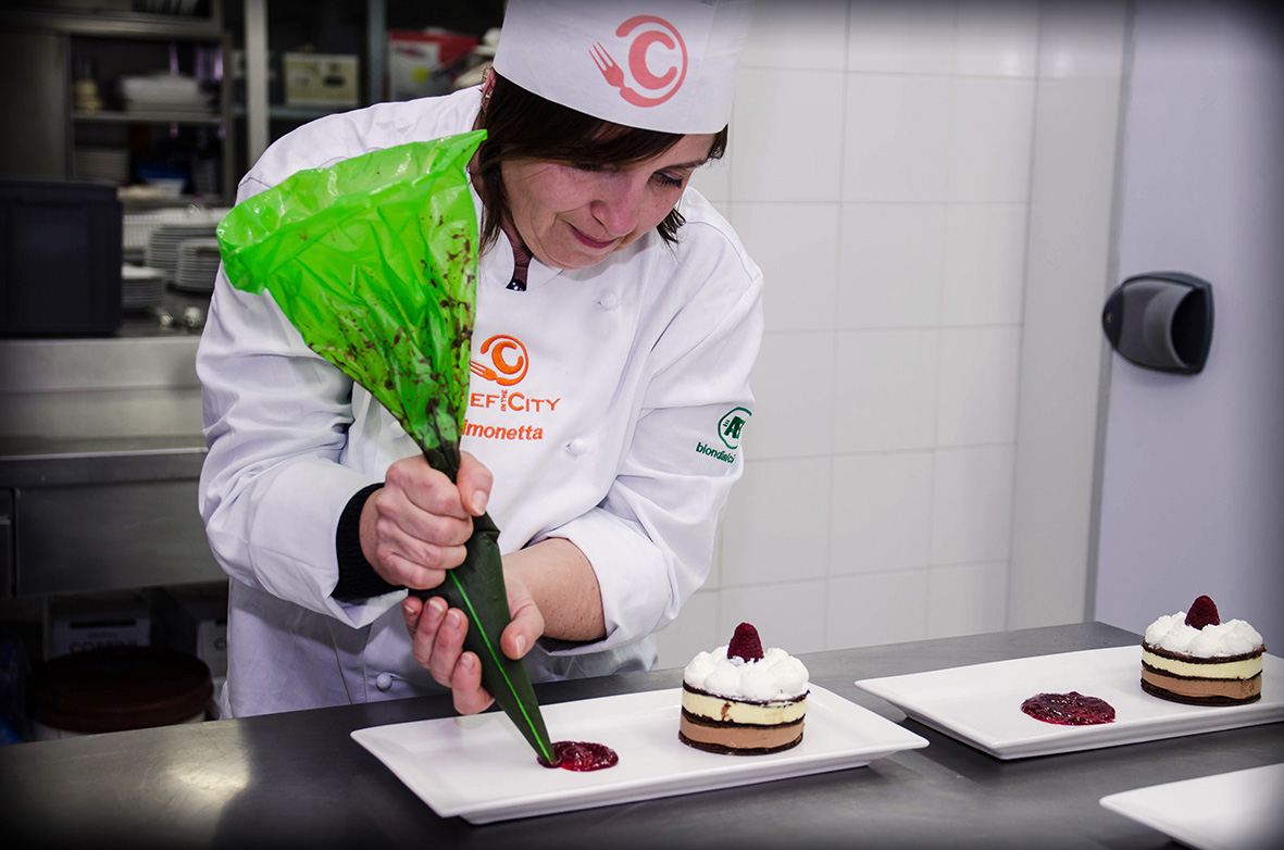 Pasticcieri amatoriali di nuovo al lavoro con gli ultimi due quarti di finale della Cake Edition